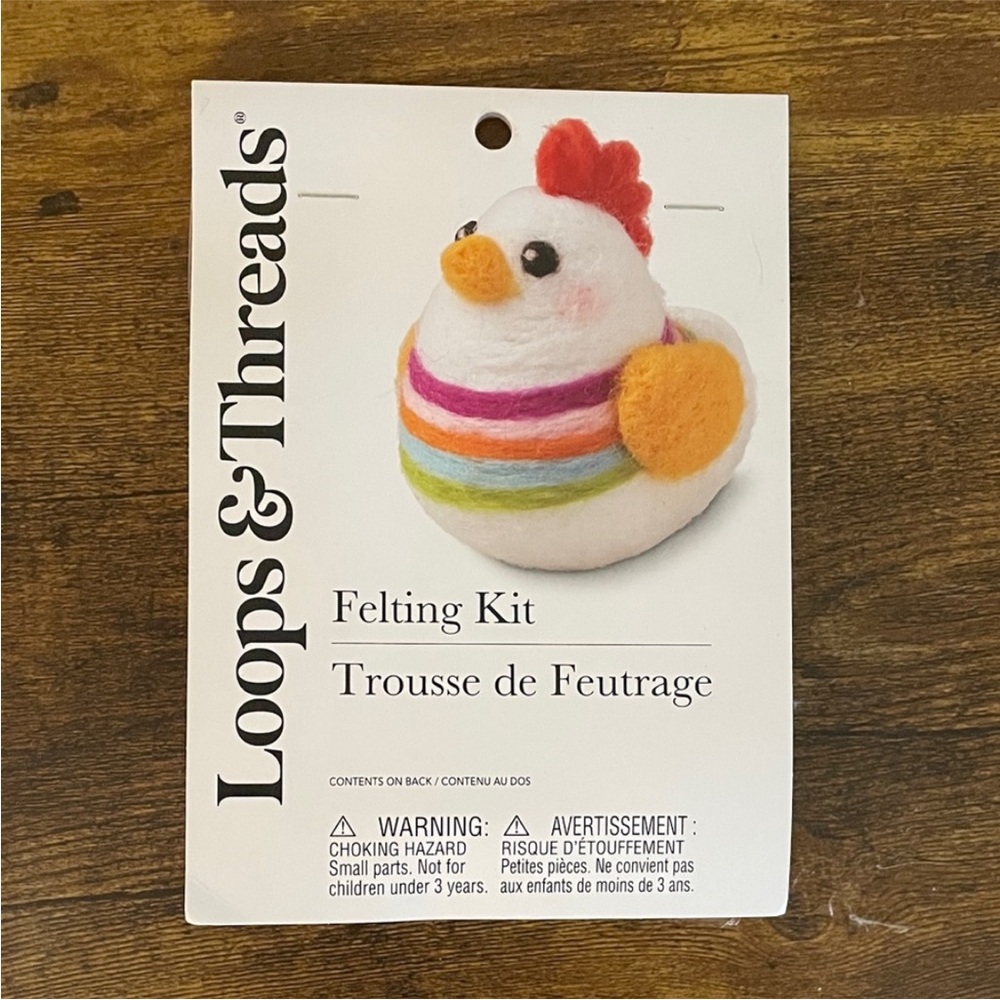 Loops & Threads White Felt Chicken Craft Kit